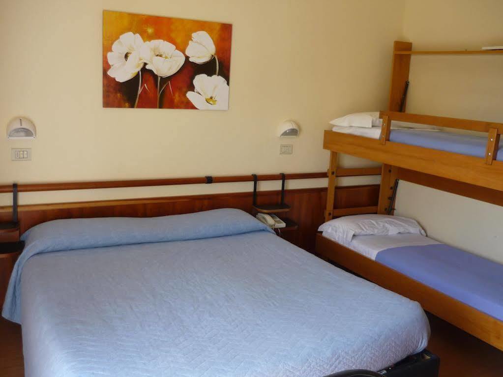 Hotel Houston ريميني المظهر الخارجي الصورة